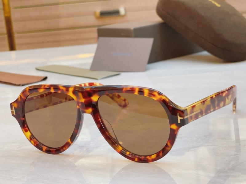 TOM FORD